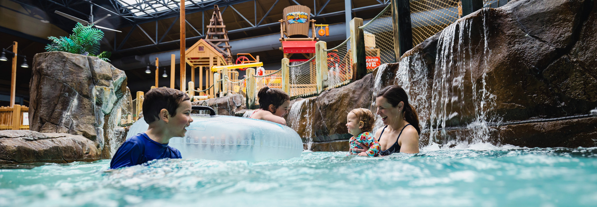 Silver Rapids Indoor Waterpark Resort desktop image